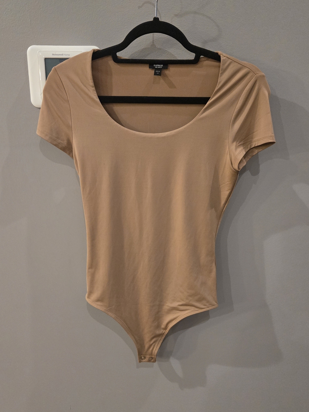 Express Scoop Neck Short Sleeve Bodysuit in Beige